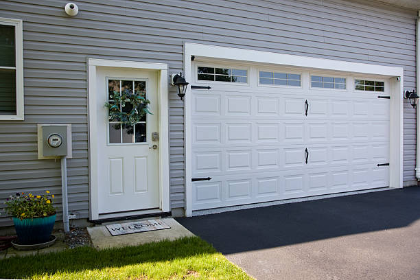 24/7 Emergency Garage Door Panel Replacement experts in Olathe, KS